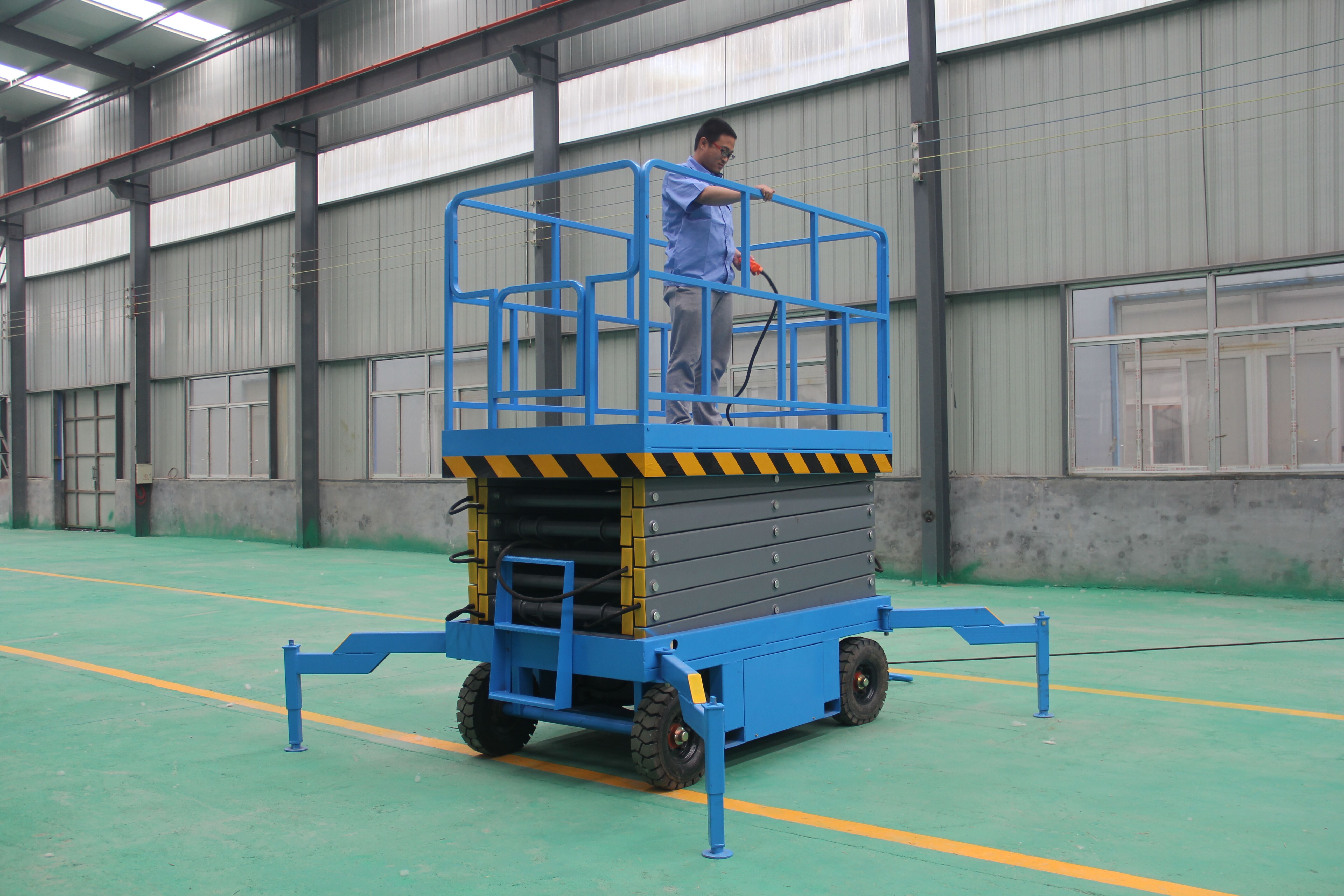 液壓油質量好壞對升降機的影響(圖1) \